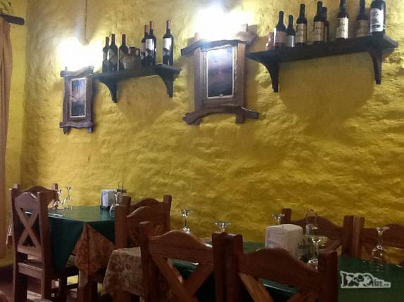 O interior do charmoso restaurante Fay-fay, na cidade de Carmelo, às margens do rio Uruguay, no sudoeste do país